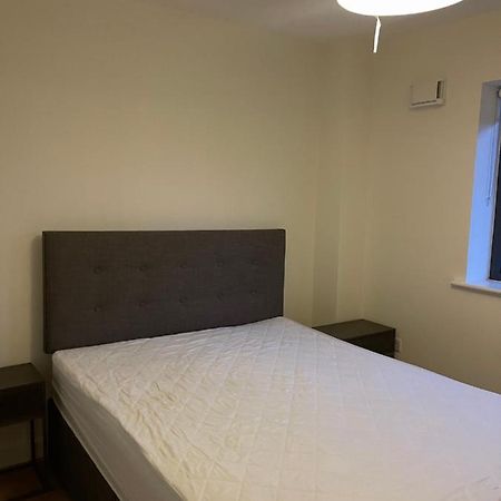 Private Room In A New Shared Apartment 메이누스 외부 사진