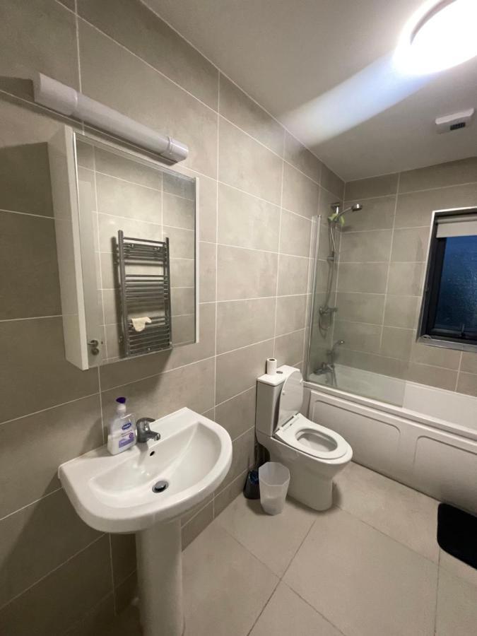 Private Room In A New Shared Apartment 메이누스 외부 사진