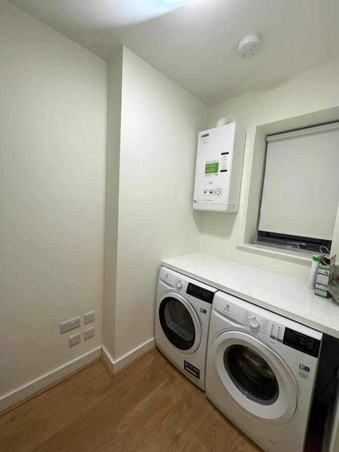 Private Room In A New Shared Apartment 메이누스 외부 사진