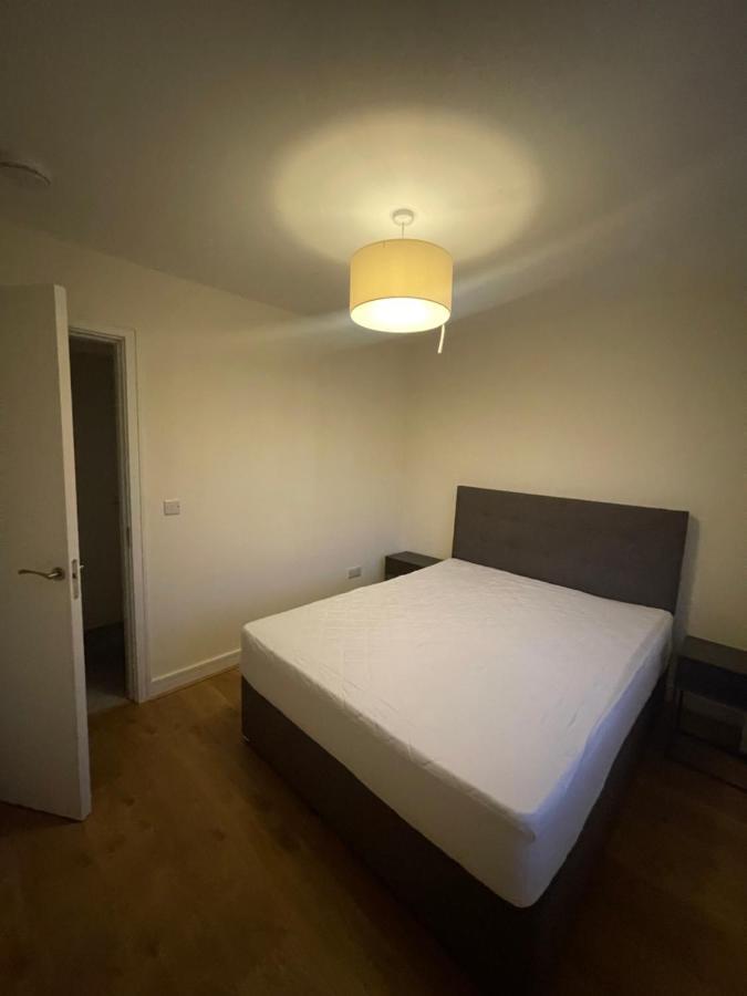 Private Room In A New Shared Apartment 메이누스 외부 사진