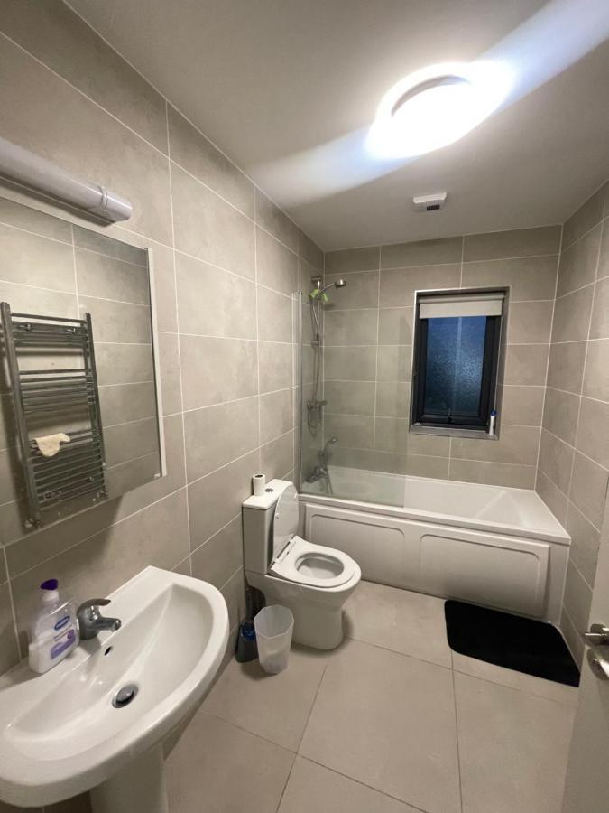 Private Room In A New Shared Apartment 메이누스 외부 사진